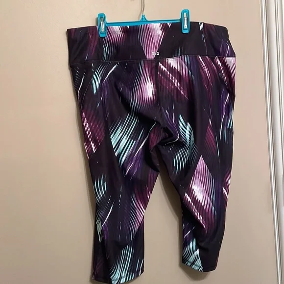EUC Women’s DSG cropped legging​ - Picture 3 of 5